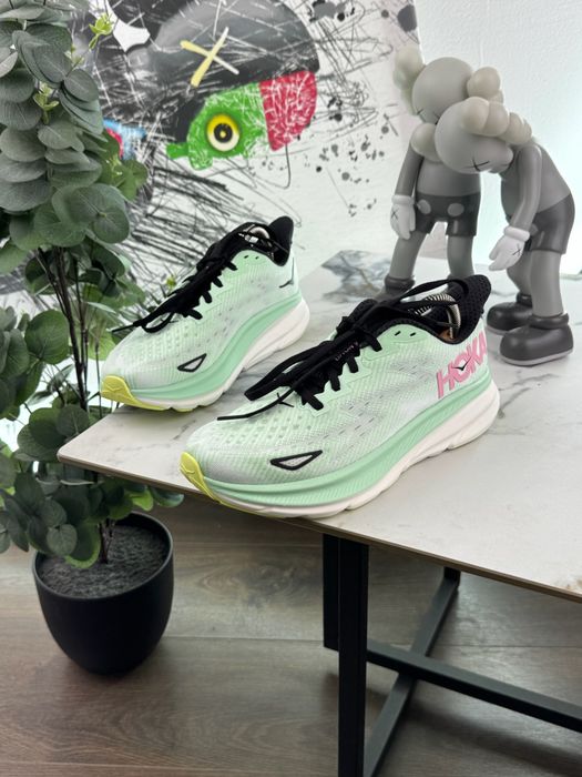 Кросівки Hoka Clifton 9 39 розмір Е15579
