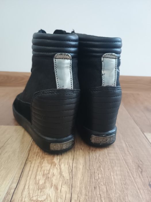 Damskie buty Guess.