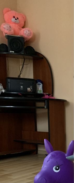 Компютерний стіл .