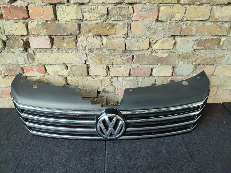 Решітка радіатора Фольксваген Пассат Б7 решітка бампера Volkswagen Passat B7 3AA853651