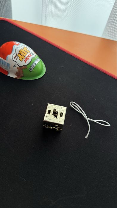 Зодотий блок з кіндер джой