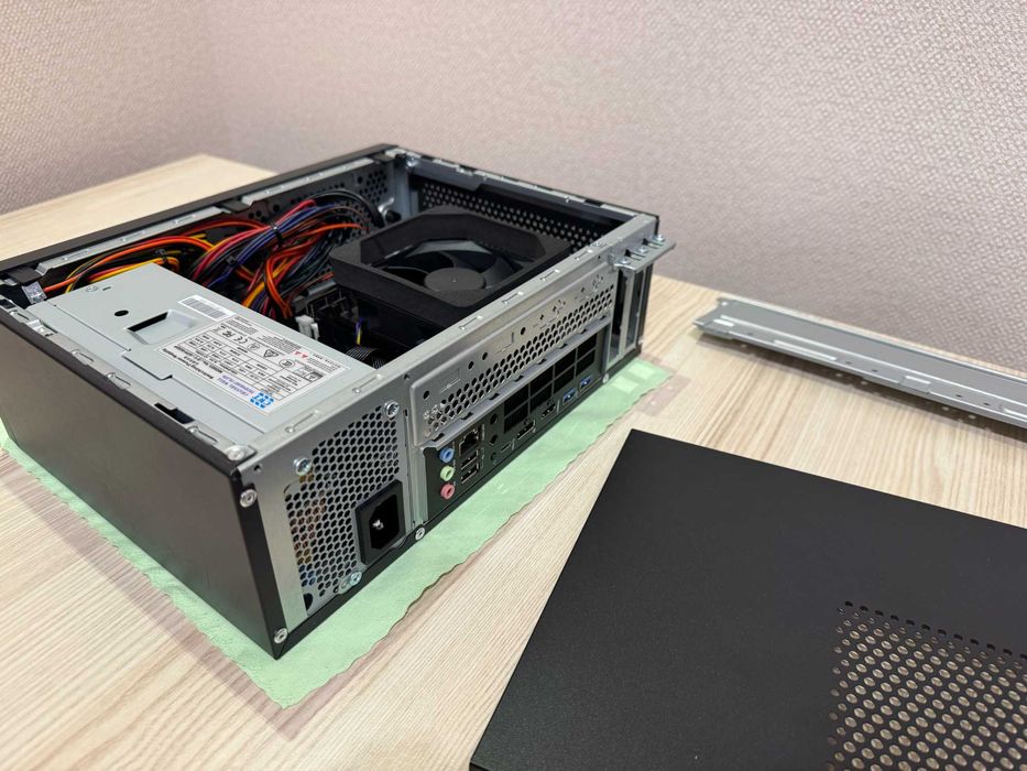 MINISFORUM 795S7 Ryzen 9 7945HX 64GB DDR5 1TB 990 Pro