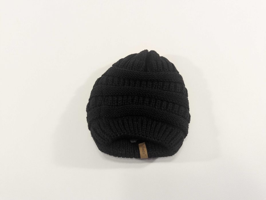 Czarna damska zimowa czapka HATOOZE