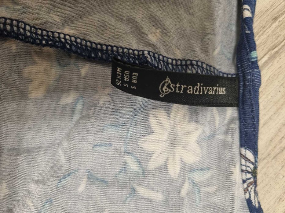 Granatowy letni kombinezon w kwiatki Stradivarius rozmiar S nowy