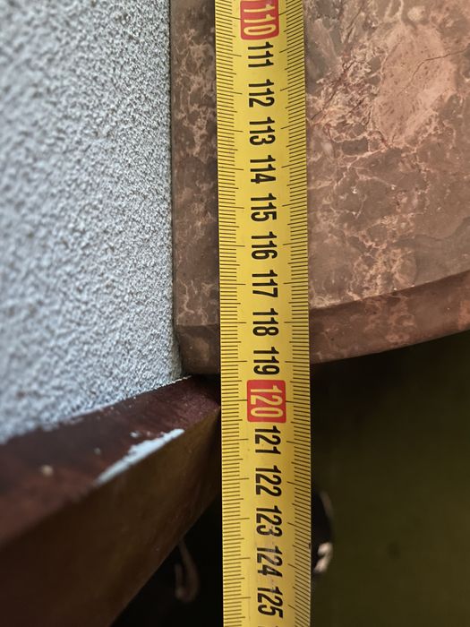 Aparador com tampo em pedra