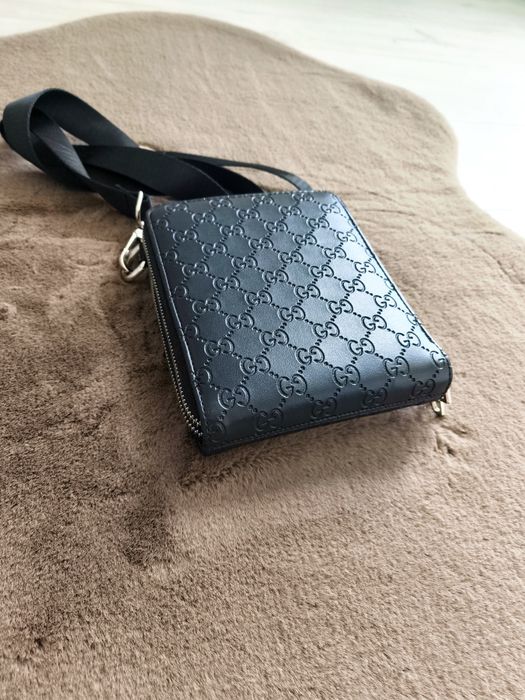 Сумка Gucci чорна, компактна, майже нова, через плече