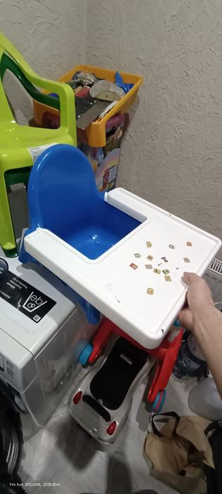 Stolik , pufy ,lustro ,lampy,rower dziecięcy