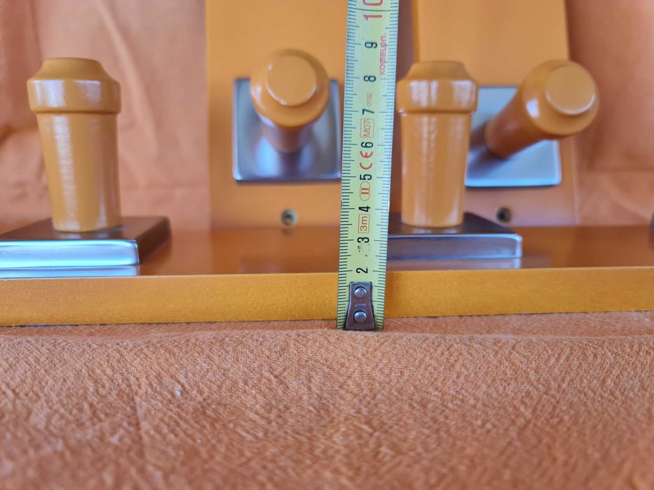 3 cabides em madeira