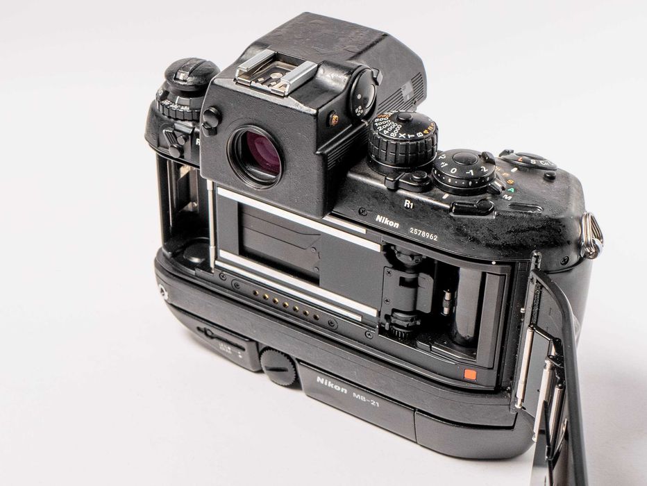 profesjonalna lustrzanka Nikon F4 na części / do naprawy !! UWAGA, SPRZEDAWANY BEZ battery packa mb-21 !!
