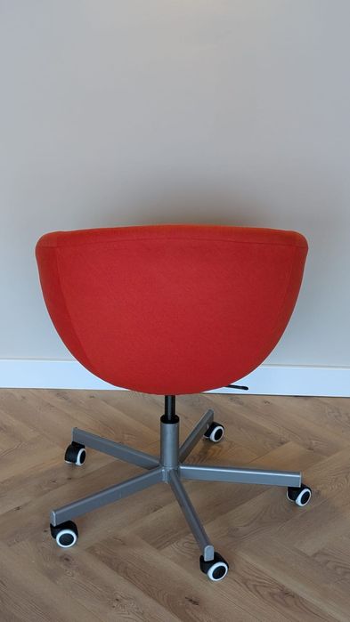 Krzesło biurowe obrotowe czerwone IKEA skruvsta  fotel