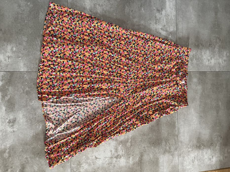 Spódnica w kwiaty Sinsay M z sexy rozcięciem 100% wiskoza wielobarwna łąka summer skirt