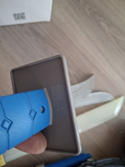 Дитячі іграшки. Мечі, пістолети