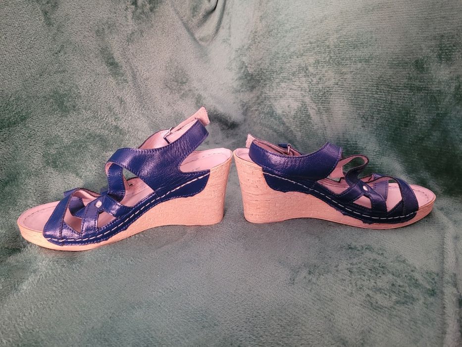 Buty sandały na koturnie rozm 38 Lasocki