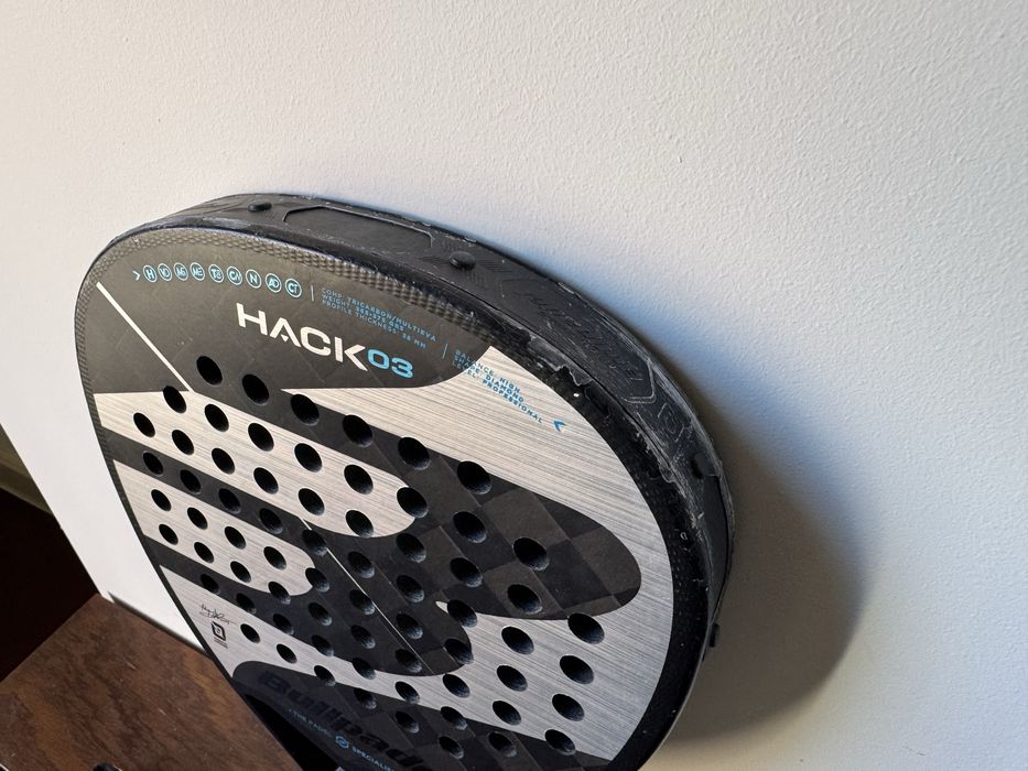 Raquete de Padel Bullpadel Hack 03 e Saco Vertex