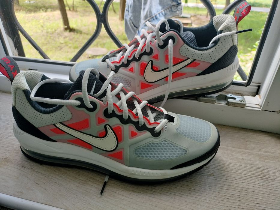 Продам кроссовки Nike стелька 28 см