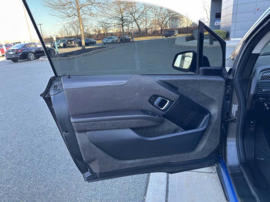 BMW i3 with Range Extender      2015