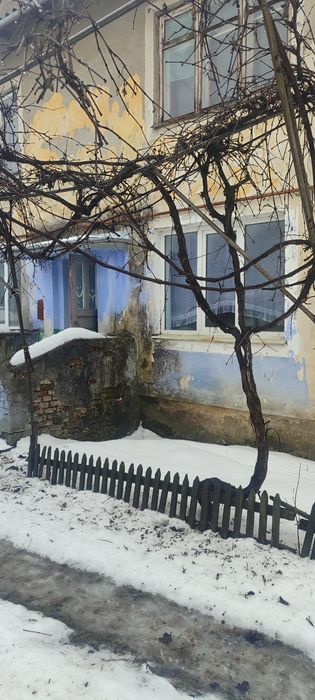 Продається трикімнатна квартира