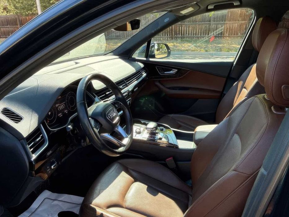 AUDI Q7      2017