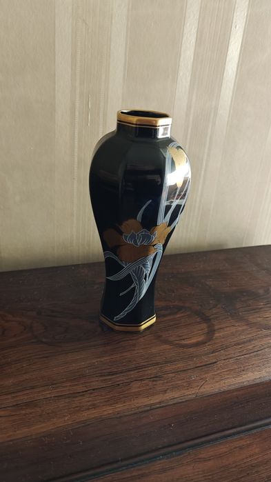 Vaso Decorativo NG Fine Porcelain – Preto com Flores Douradas