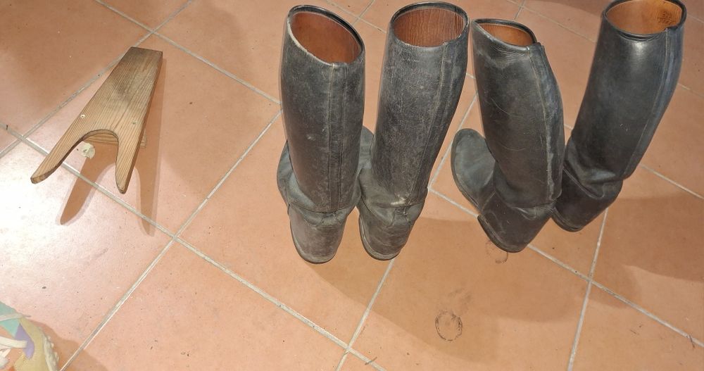 Vendo os 2 pares de Botas ou 1 par de Cavalaria originais