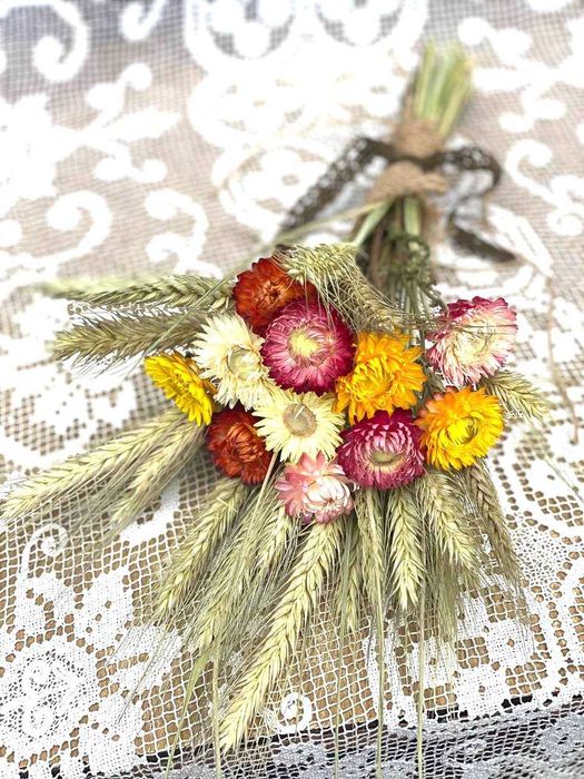 Букет з пшениці та схоцвітів безсмертника