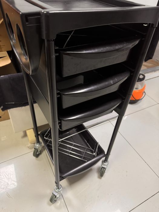 Помічник перукарський