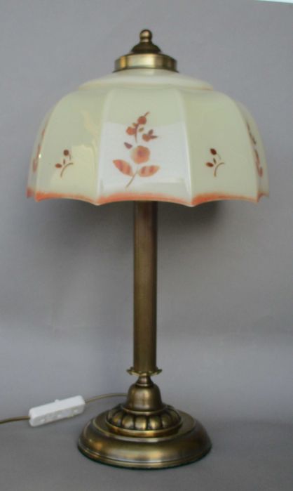 Rasowa, klasyczna, gabinetowa, stara (przedwojenna ?) lampka z mosiądzu.