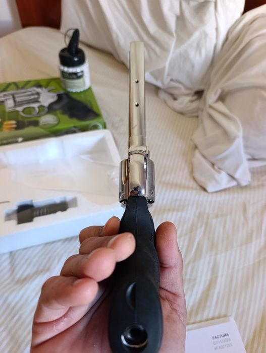 Airsoft gun Dan Wesson 715 6" revolver