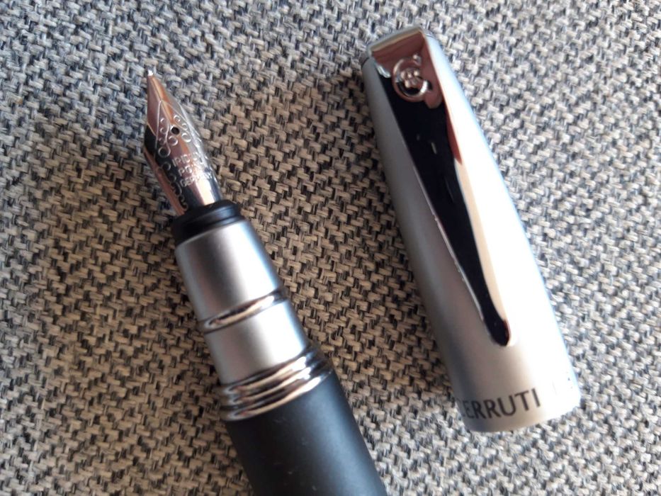 Caneta de tinta permanente "CERRUTI 1881"
