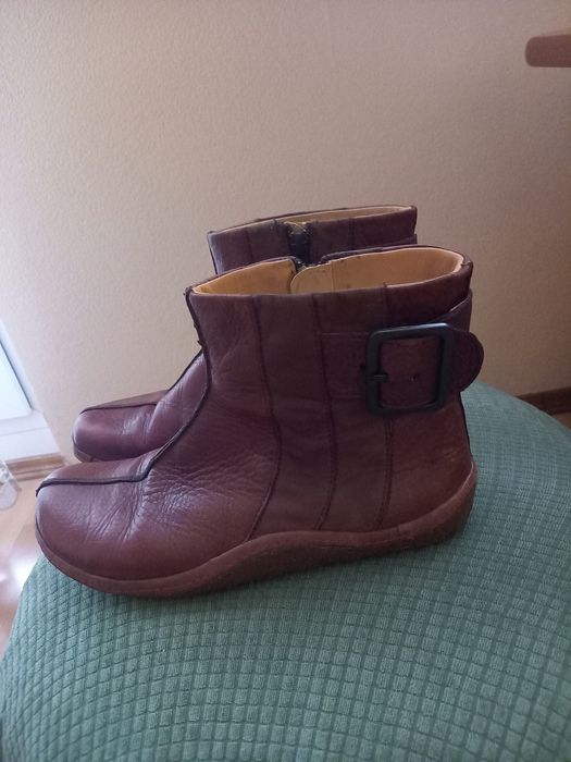 Krótkie brazowe sztyblety rozmiar 37,5 Clarks