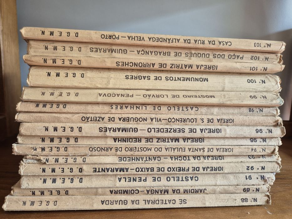 10 Boletins Monumentos Nacionais - Direção Geral