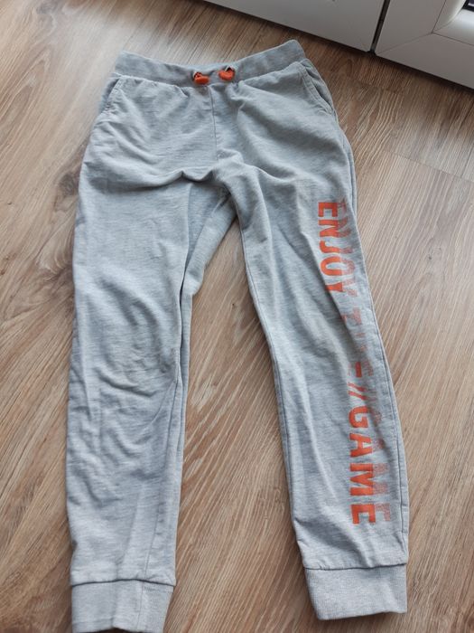 Spodnie chłopięce r 128