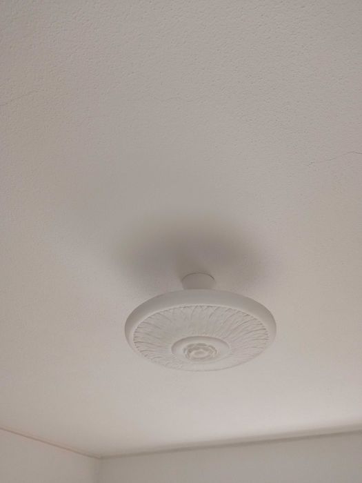 Candeeiro em gesso dá para pintar.