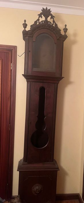 Relógio de pé antigo