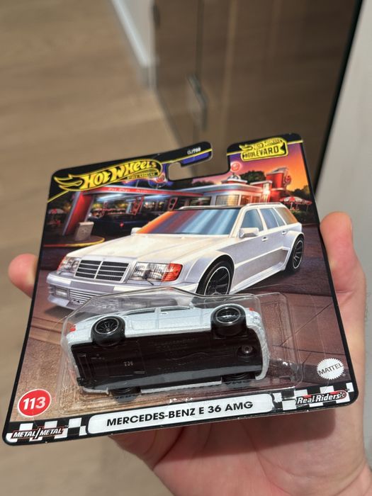 Hot Wheels Premium Mercedes-Benz AMG E 36 Estate Special