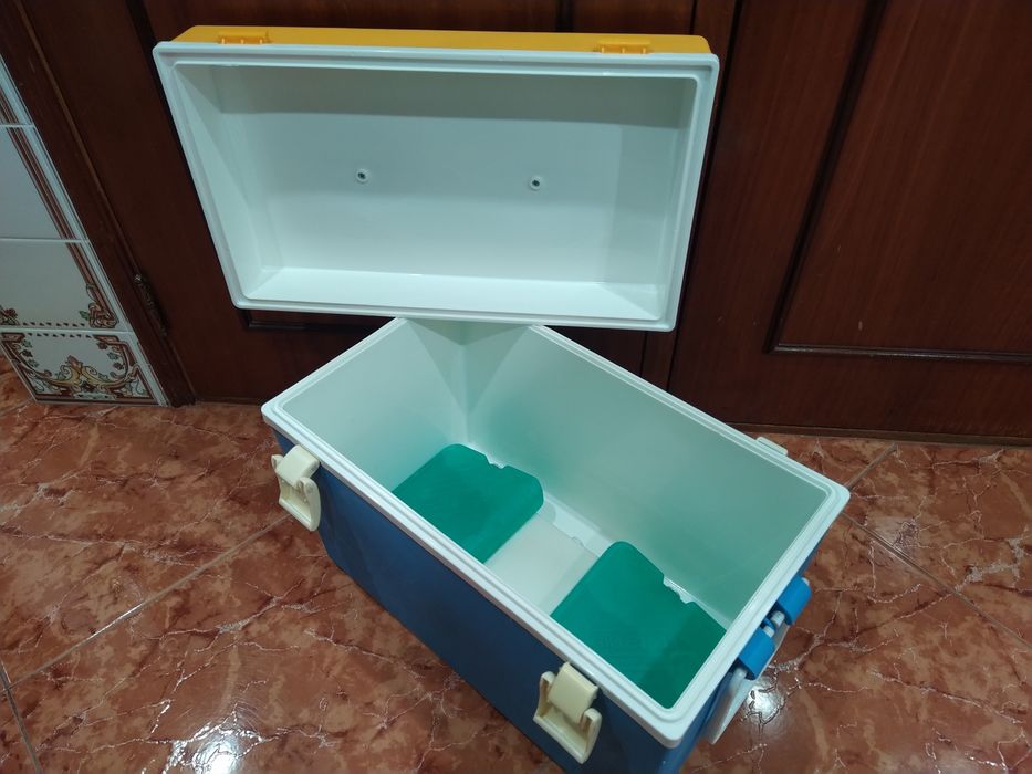 Caixa térmica arca geleira campismo praia casa quarto apartamento vivenda escritório gabinete carro cozinha.