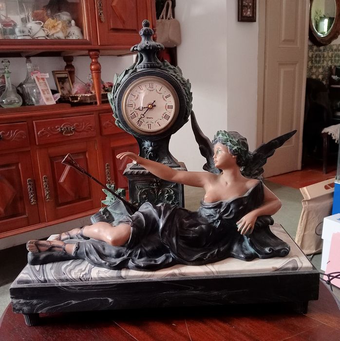 Relógio escultura Juliarte