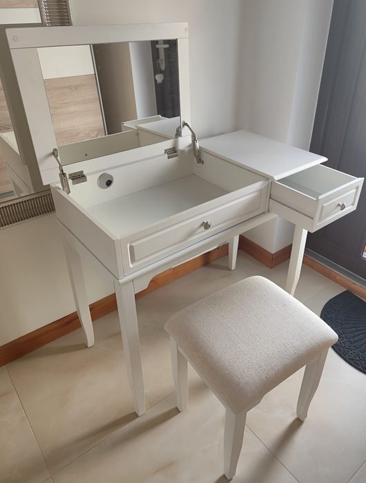 Stolik toaletka i taboret