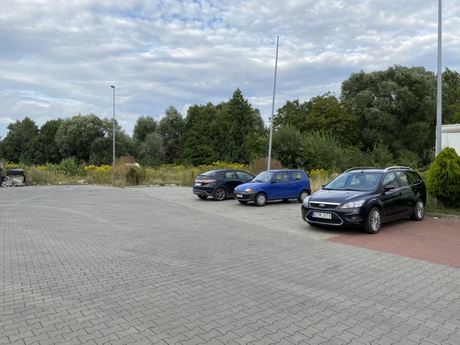 Wynajmę plac obok biedronki 10mkw do 2000 mkw handel , sklep , automat