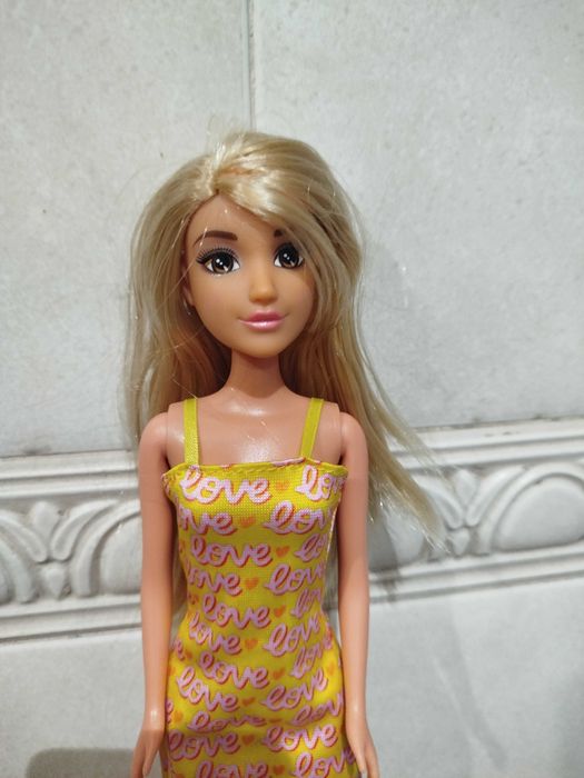 Boneca Barbie - 30 cm de  - Como nova436415471991531522