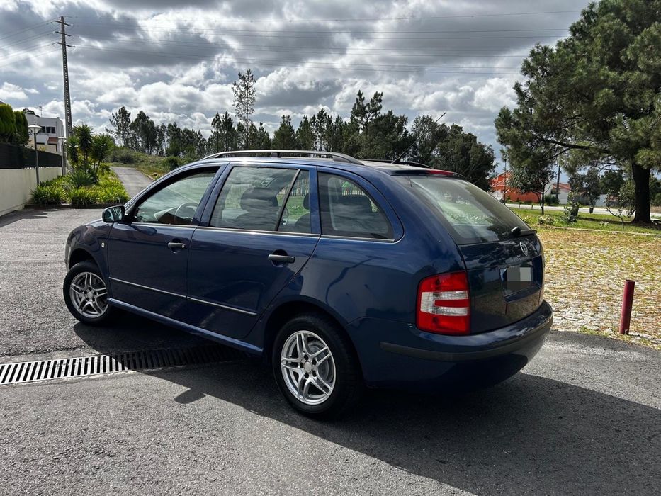 Skoda Fabia 1.2 12V ( Poucos kms)