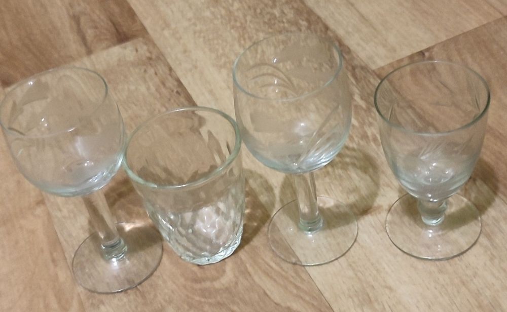 Столовые приборы посуда и хрусталь