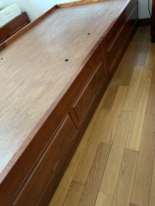 Cama de Solteiro em madeira maciça de “Pau Rosa” de Macau