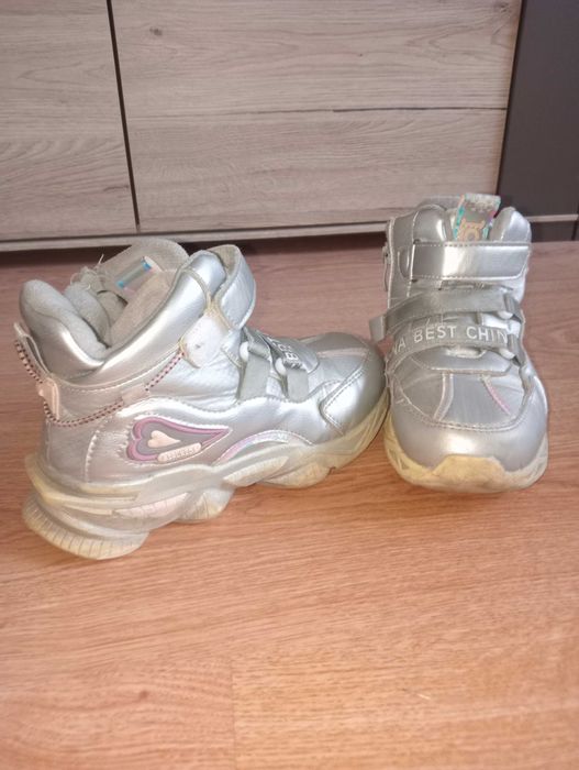 Продам ботинки для девочки размер 31