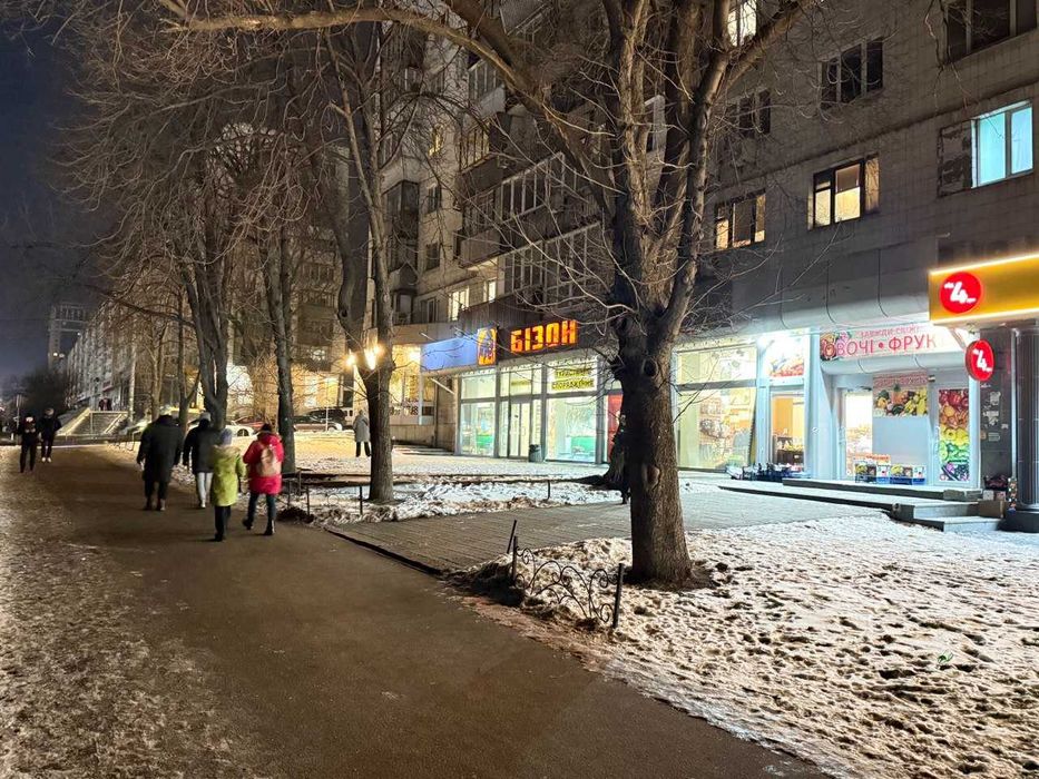 БЕЗ% Фасад 285 м2, метро КПІ, пр-кт Берестейський