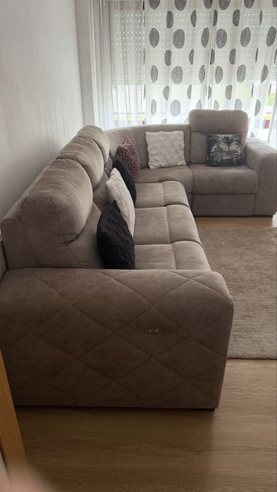 Vendo sofa com 3 m de comprimento em bom estado !