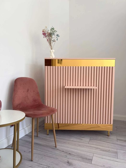 Recepcja kosmetyczna fryzjerska lada recepcyjna lamele biało złota