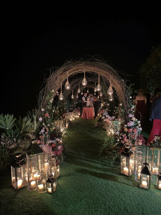 Aluguer de arcos tipo bosque para eventos e casamentos
