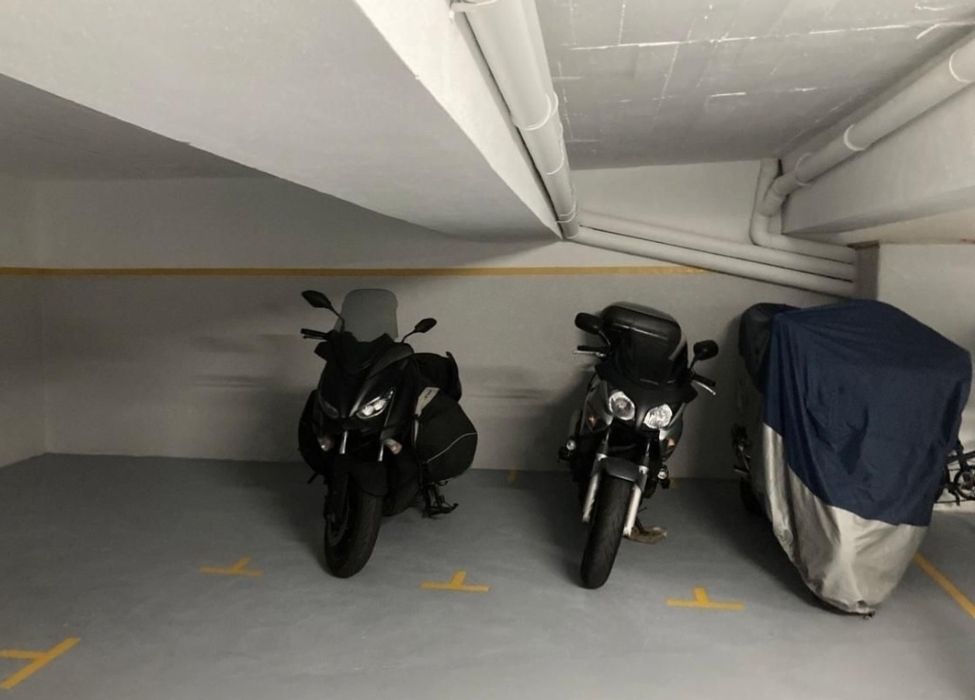 Aluga-se lugar de Garagem
