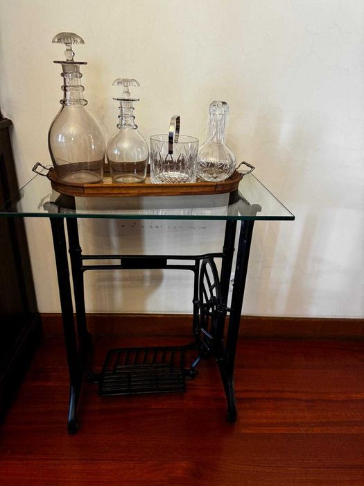 Máquina costura Singer adaptada para mesa de decorativa/bar